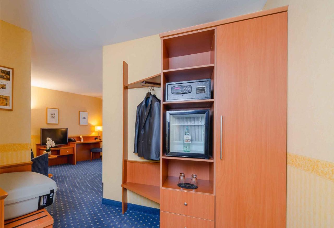 Plaza Inn Koeln พุลไฮม์ ภายนอก รูปภาพ