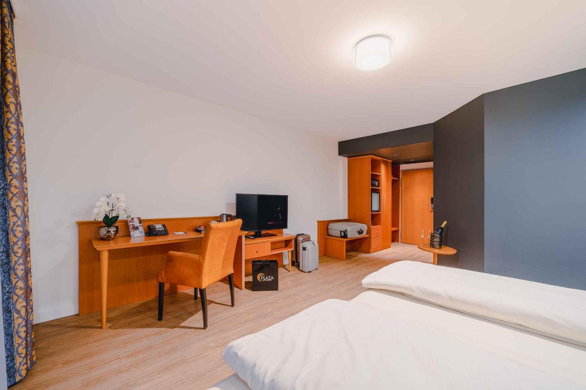 Plaza Inn Koeln พุลไฮม์ ภายนอก รูปภาพ