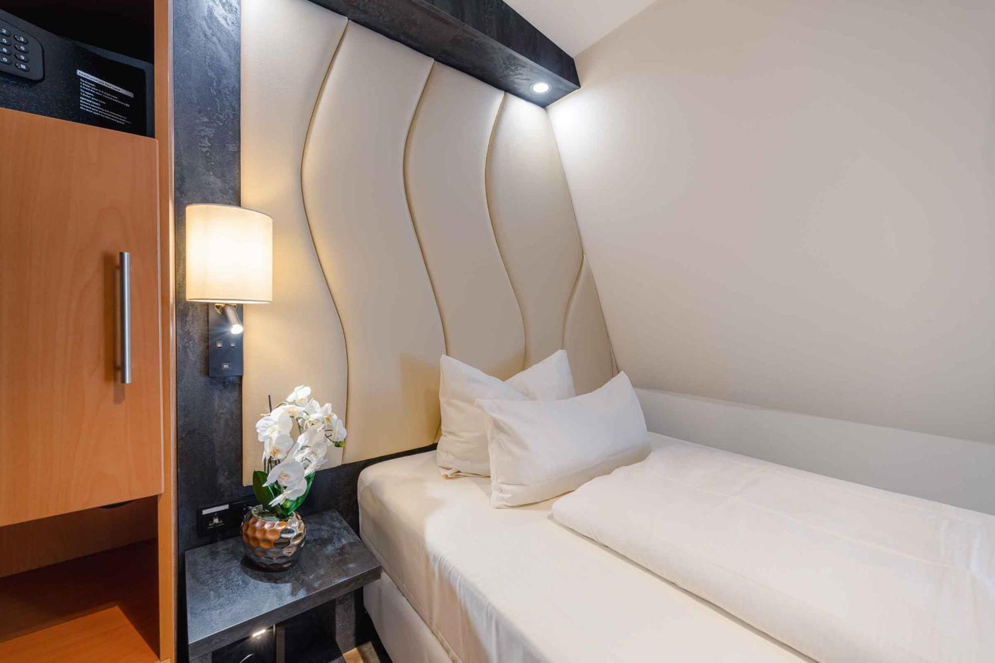Plaza Inn Koeln พุลไฮม์ ภายนอก รูปภาพ